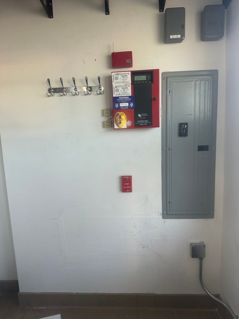 A room with a fire alarm box on the wall
