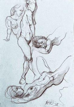 Eine Kohlezeichnung, die drei Figuren zeigt: eine aufrecht stehende, eine liegende und ein Gesicht.