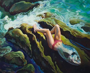 Ein surreales Gemälde, das einen menschlichen Körper mit einem Fischkopf zeigt, der einen roten Bikini trägt.