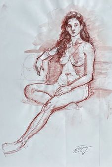 Eine rotgetönte Bleistiftskizze einer sitzenden Figur mit langem, gewelltem Haar.