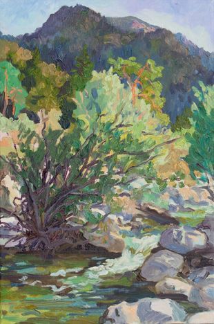 Ein impressionistisches Ölgemälde, das einen sonnenbeschienenen Bach zeigt, der an Felsen vorbeifließt.