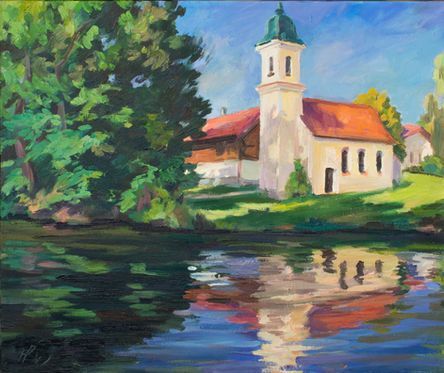 Ein impressionistisches Ölgemälde einer weißen Kapelle mit rotem Dach und grünem Kirchturm, die sich in einem ruhigen.