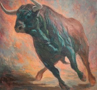 Ein Ölgemälde eines kraftvollen, nach vorne stürmenden Stiers, dargestellt in Dunkelblautönen vor einem warmen.