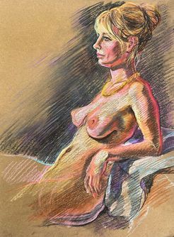 Eine Buntstiftskizze auf hellbraunem Papier zeigt eine Person im Profil, die liegt und eine goldene Halskette trägt.