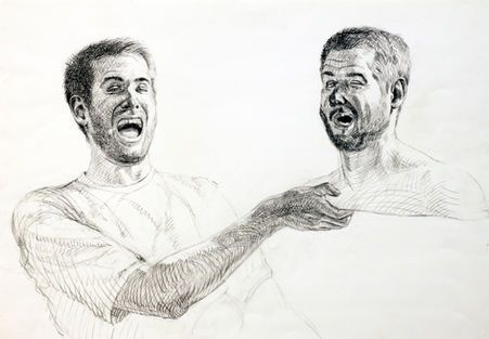 Eine Strichzeichnung einer lachenden Person, die auf eine andere Person zeigt, die zusammenzuckt oder überrascht wirkt.