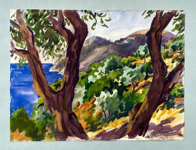 Ein Aquarellgemälde zeigt eine mediterrane Landschaft mit zwei dunklen Baumstämmen, die ein blaues Meer.