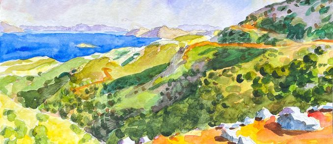 Aquarellgemälde einer hügeligen grünen Landschaft, die unter einem hellen Himmel zu einem leuchtend blauen Meer hinabführt.