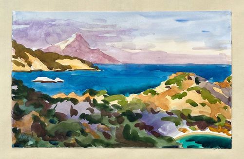 Aquarelllandschaft einer Küstenbucht mit sanften Hügeln, einem fernen Berg und üppigem Grün im Vordergrund.