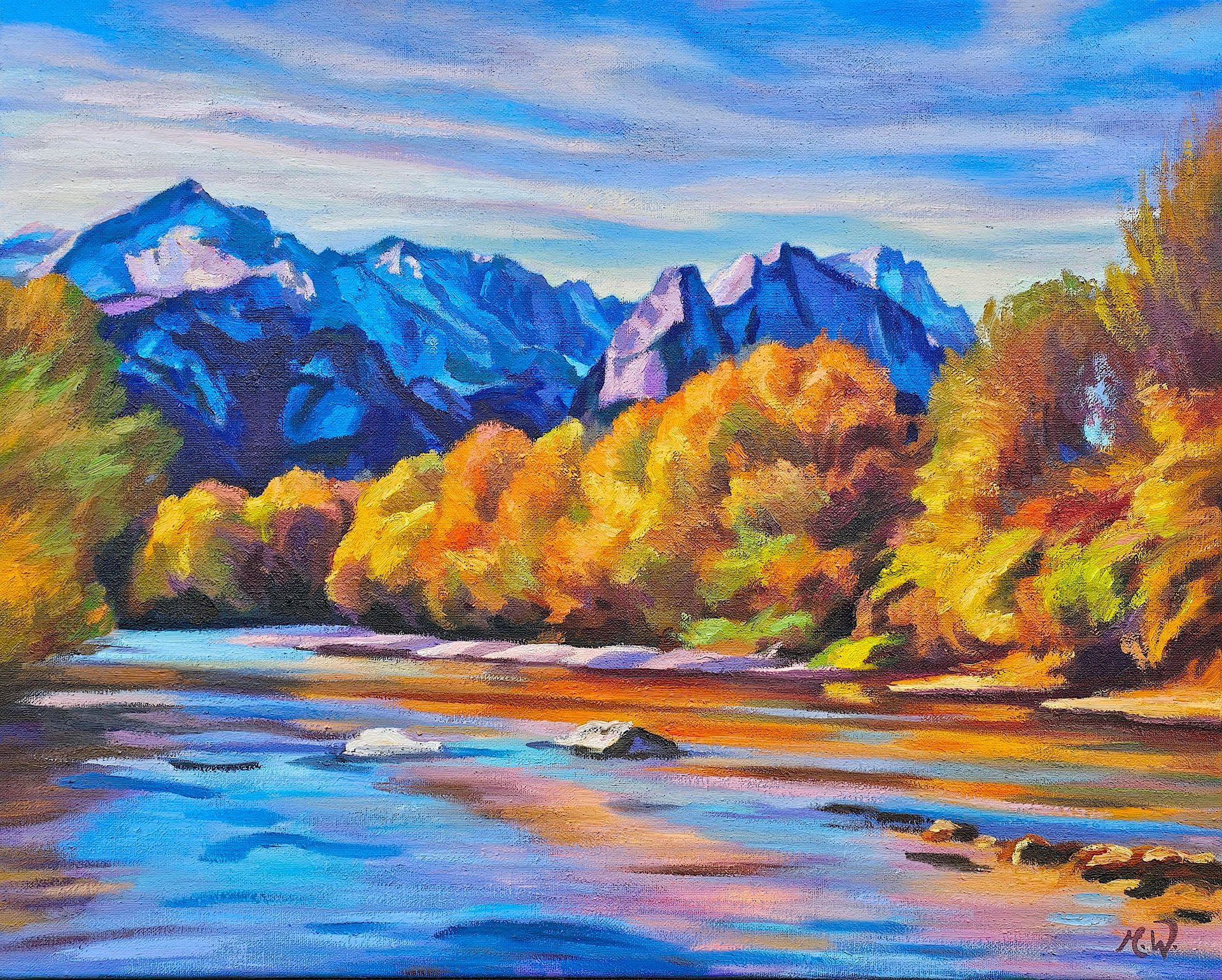 Ein Ölgemälde eines leuchtenden Herbstwaldes an einem See, im Hintergrund erheben sich violett getönte Berge.