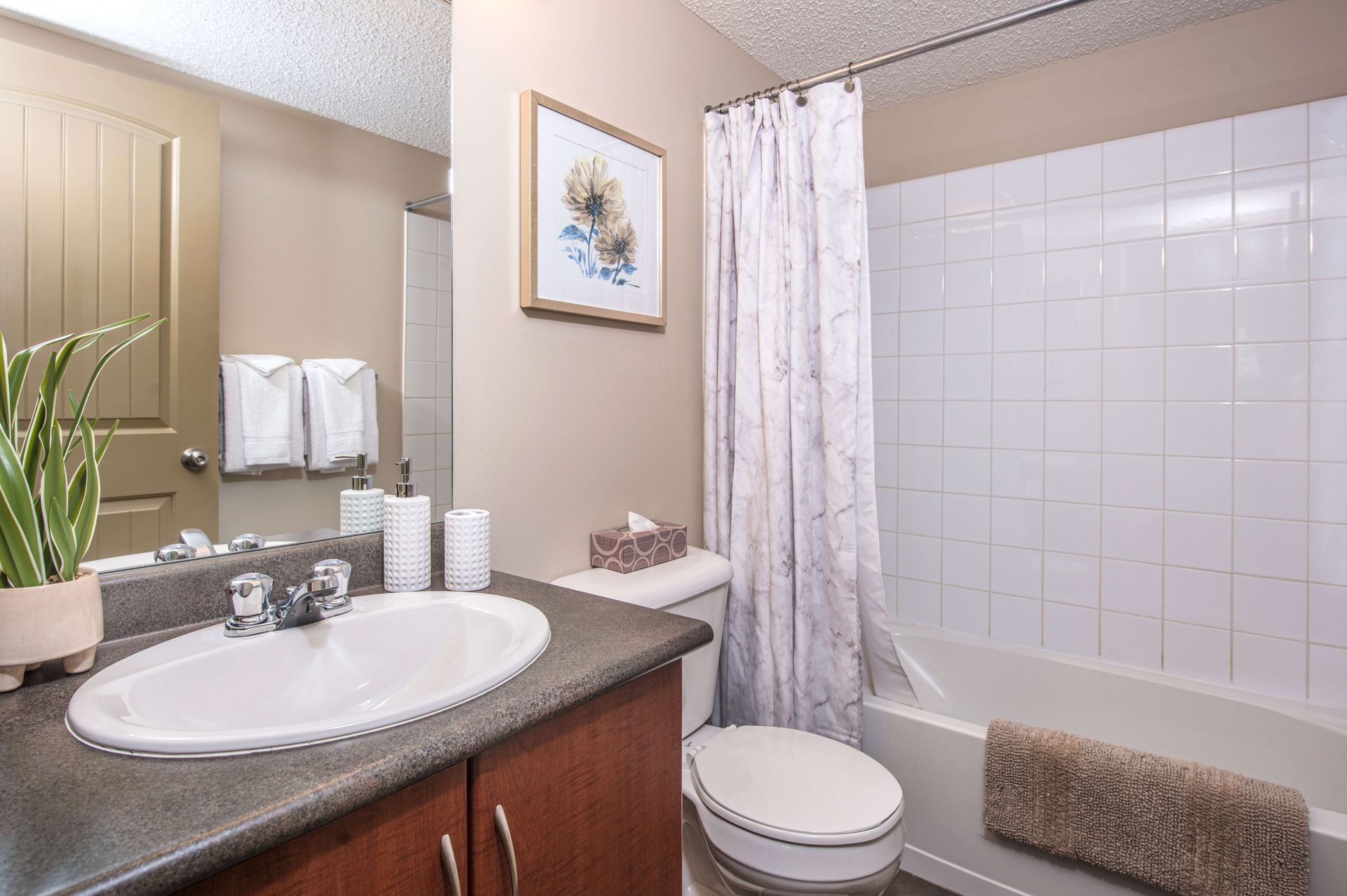 Second bathroom at the Lake Windermere Pointe Condos in Invermere, BC managed by Aisling Baile Property Management