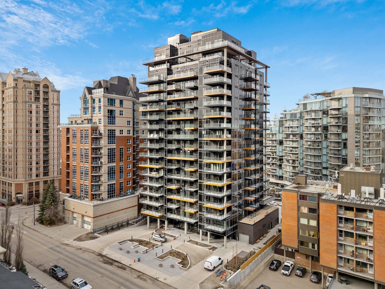 High-rise building with several residential buildings in the surrounding area.