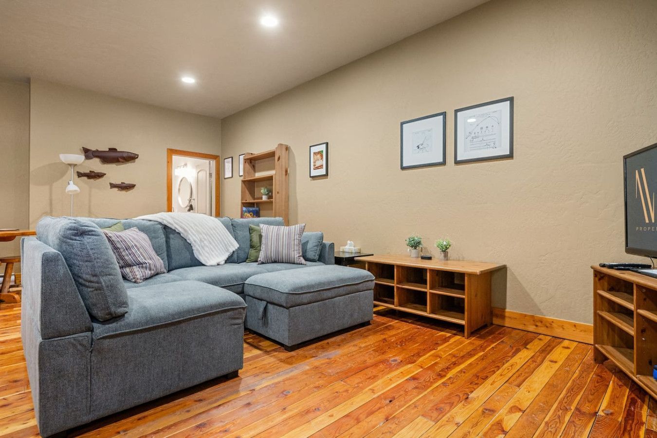 A living room filled with furniture and a flat screen tv.