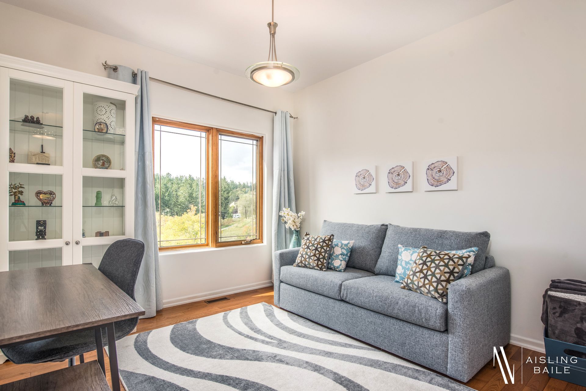 Den and office space of the Central Elegance, an Invermere BC Vacation Rental hosted by Aisling Baile Property Management.