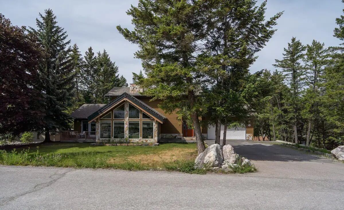 Exterior of Tranquil Pines, a Fairmont Hot Springs BC Vacation Rental hosted by Aisling Baile Property Management.