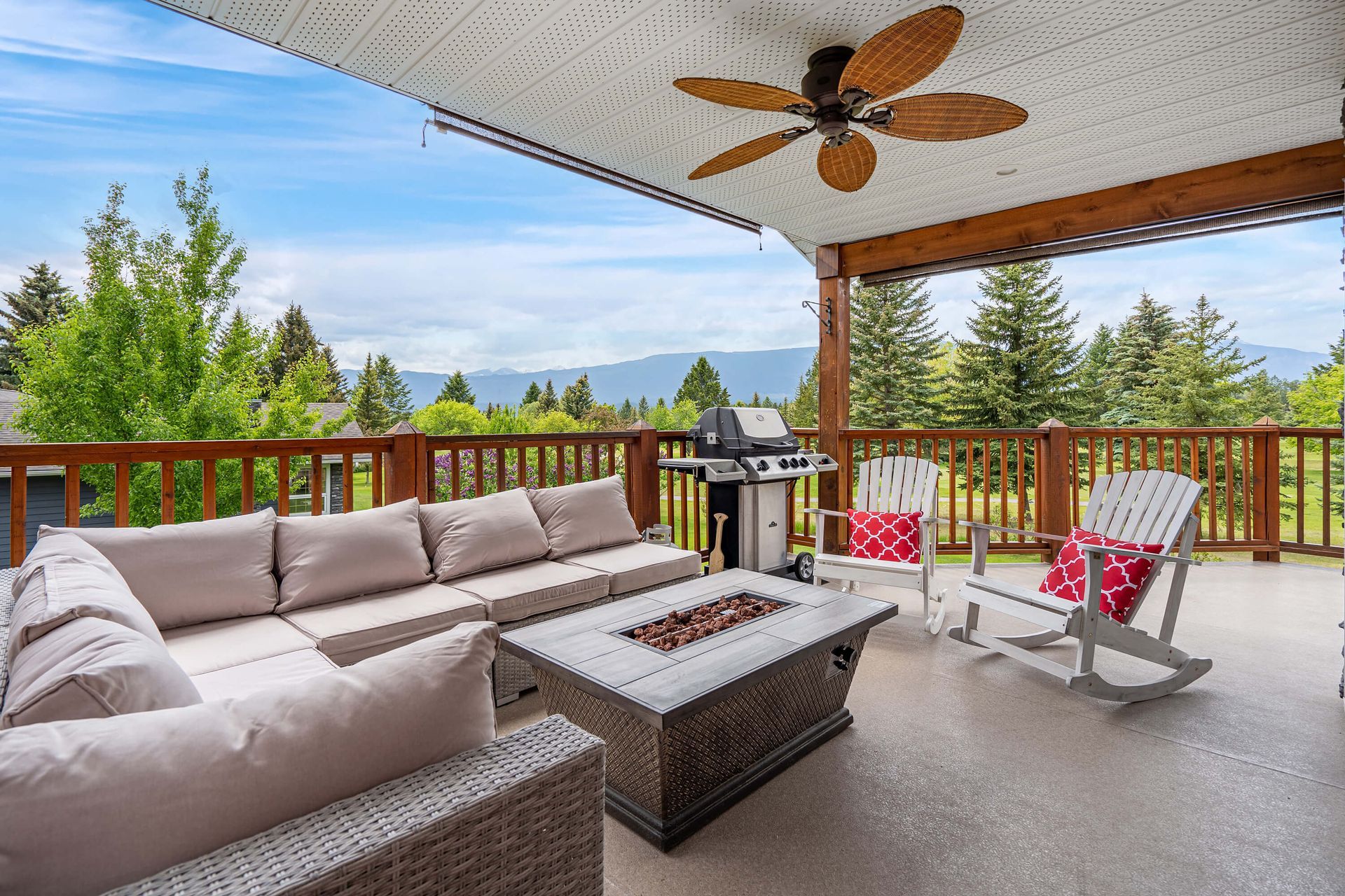 Patio dining set of  of the Fairway17, a Windermere BC Vacation Rental hosted by Aisling Baile Property Management.