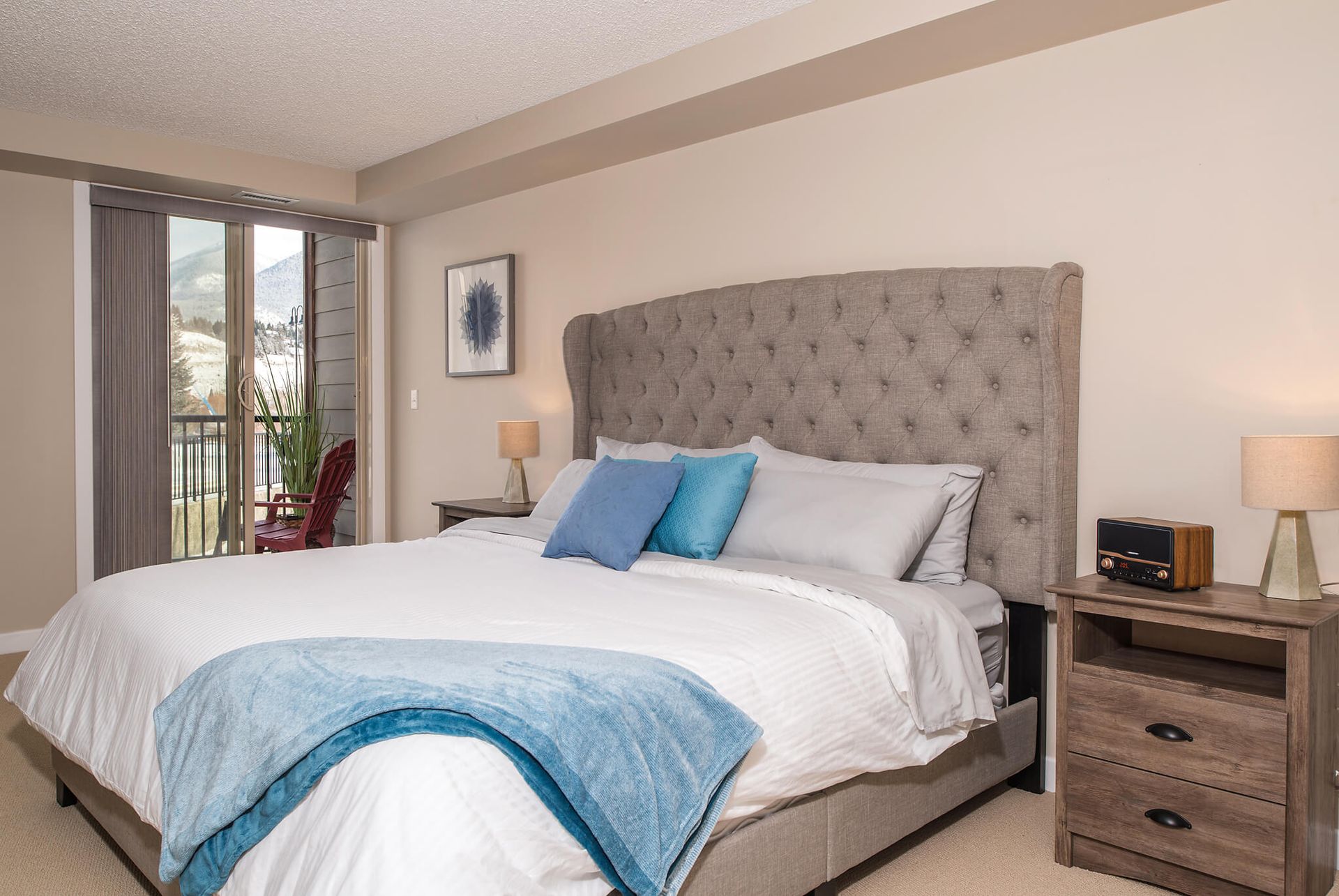 Primary bedroom of the Sapphire Serenity, a BC Vacation Rental hosted by Aisling Baile Property Management.