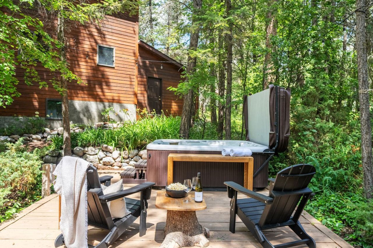 Private hot tub of the Cabin in the Woods in Fairmont Hot Springs, BC.