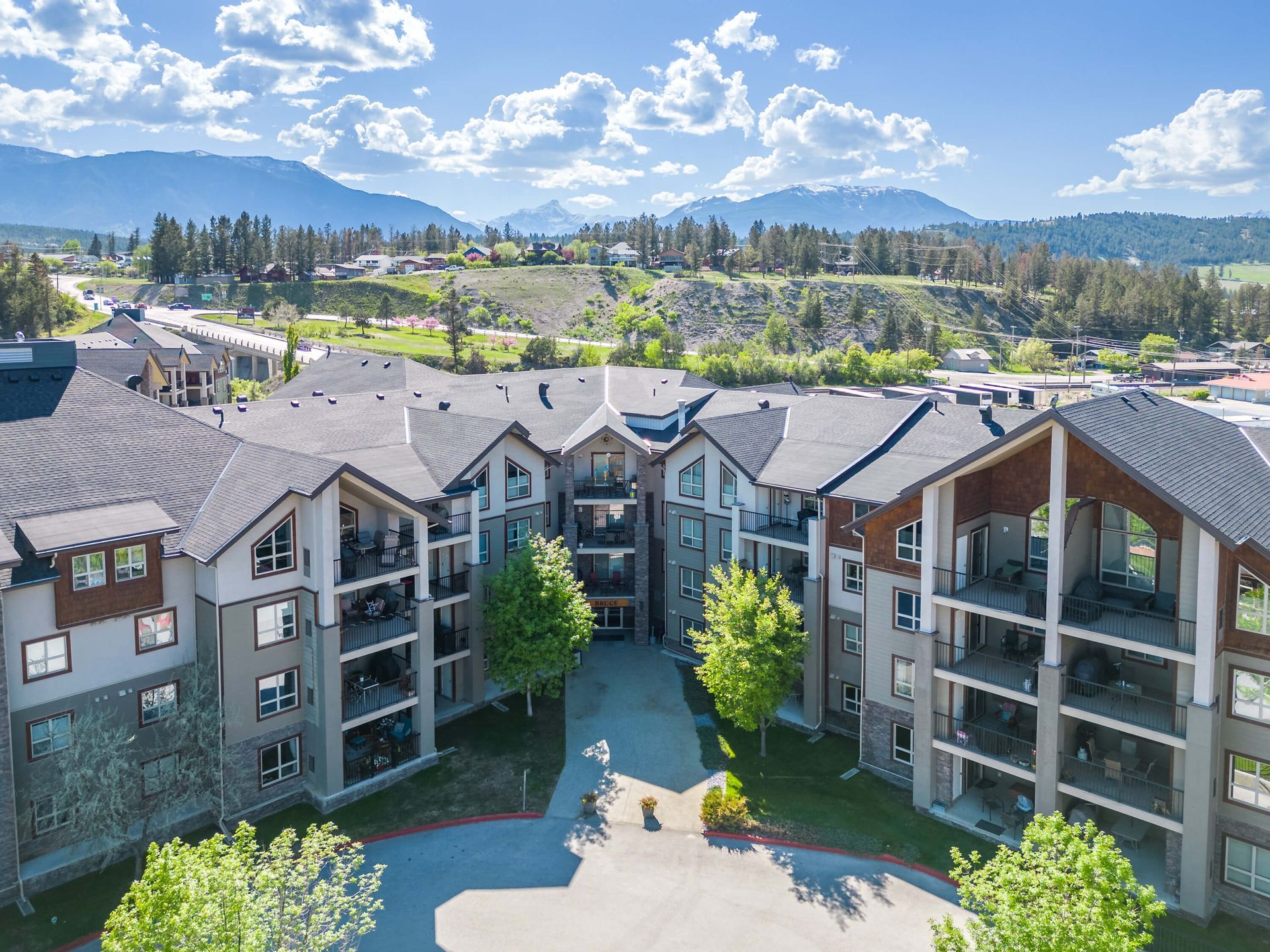 Exterior property view of the Stylish condo of Lake Windermere Pointe in Invermere, a BC Vacation Rental hosted by Aisling Baile Property Management.