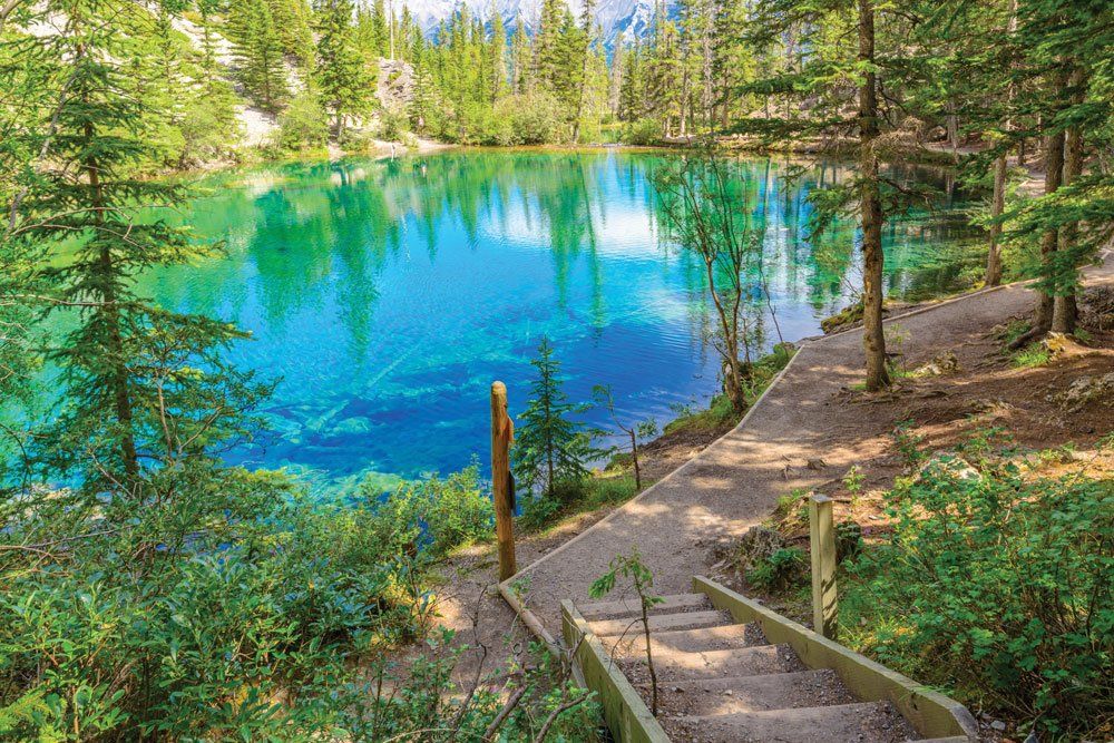 Hiking to Grassi Lakes