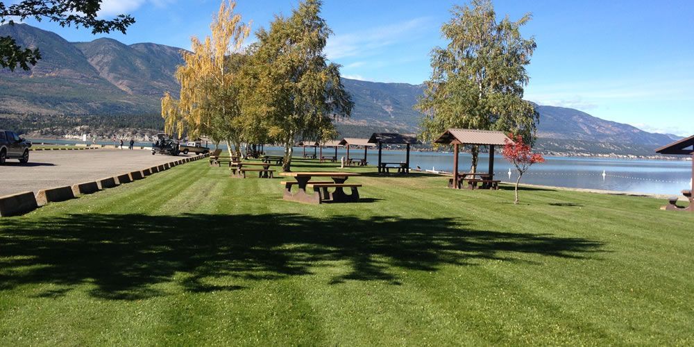 Tilley Memorial Park in Canal Flats with a pay-per-use seasonal boat launch & rocky beach area.