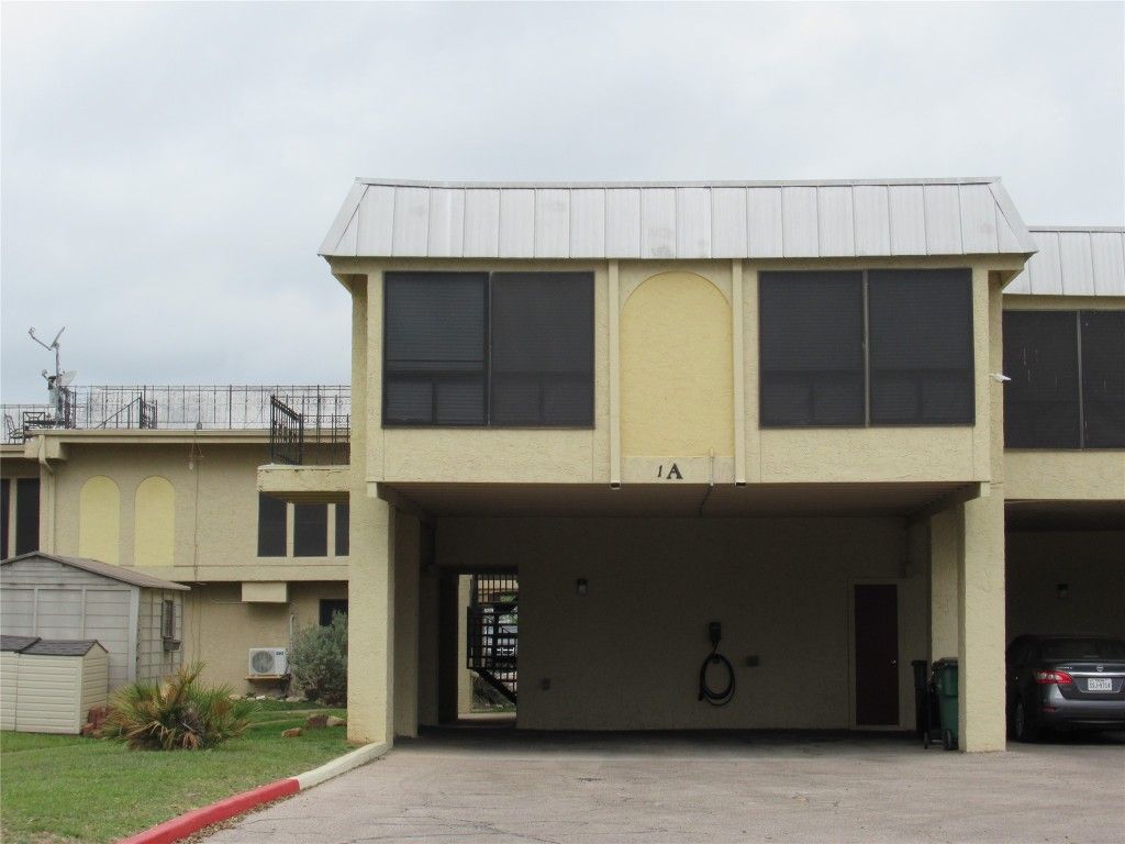A building with the number 6 on it