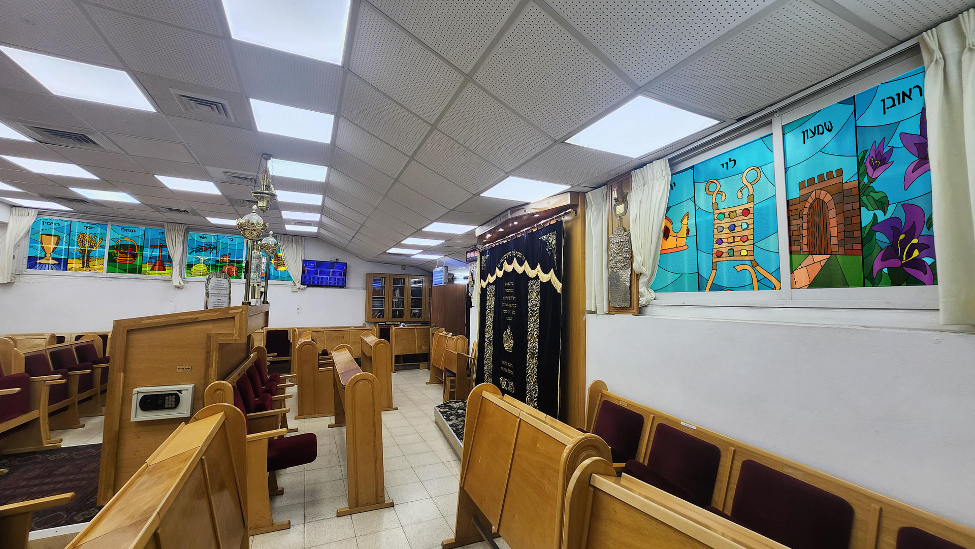 איור ויטראז' 12 השבטים - דלת בית כנסת