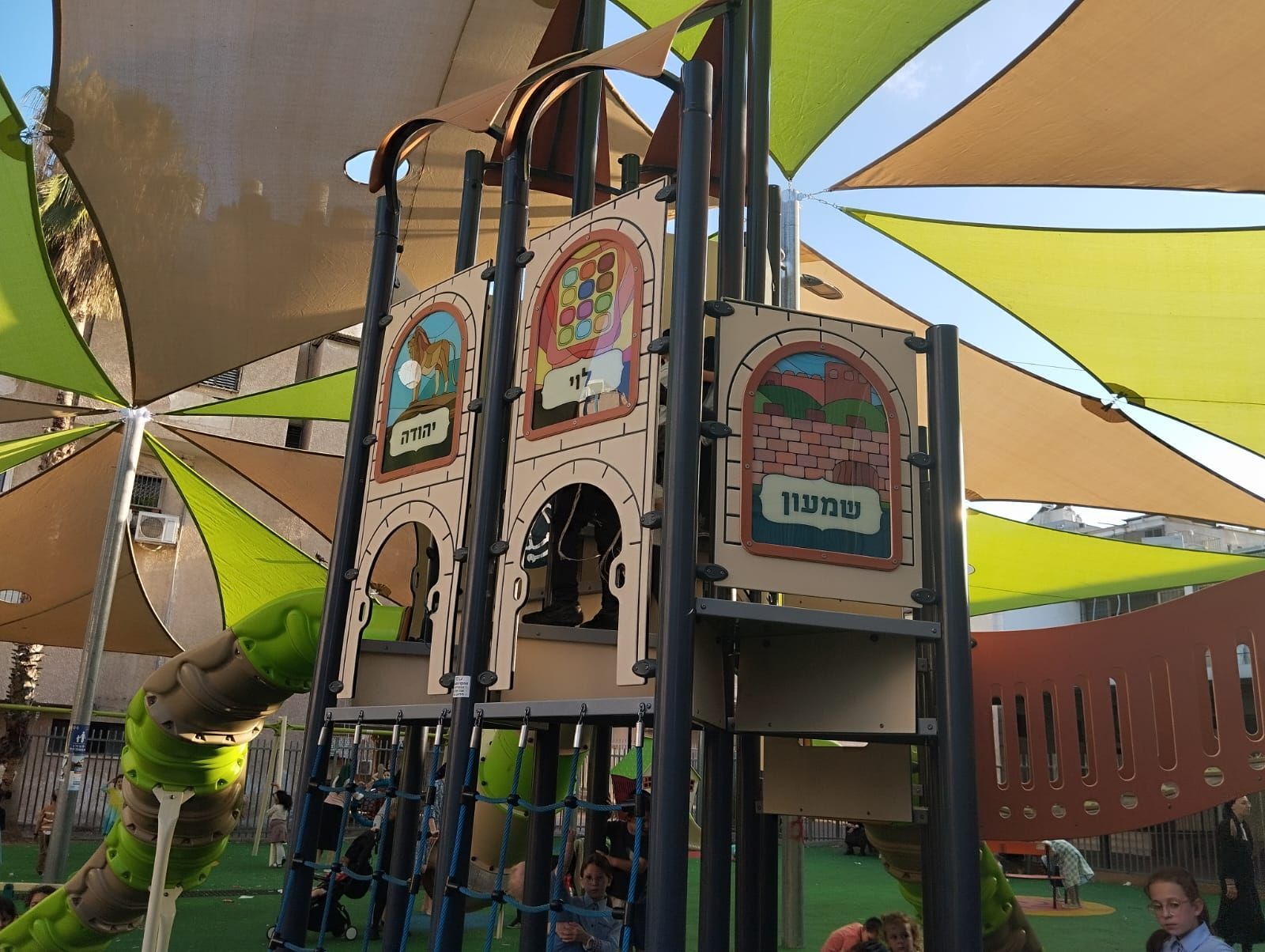 איור ויטראז' 12 שבטים - גן שעשועים האדמור מקוצק בני ברק