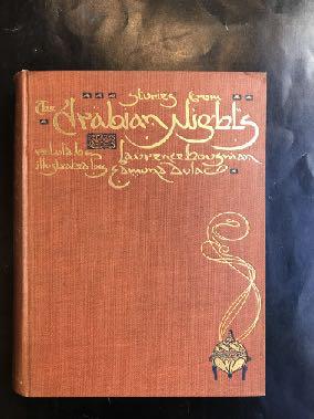 Libro antico con copertina con scritta dorata