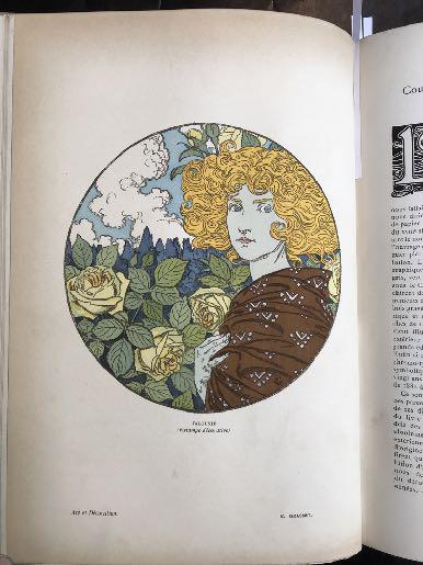 Libro antico con disegno cornice rotonda