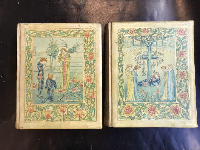 Libro antico con disegni