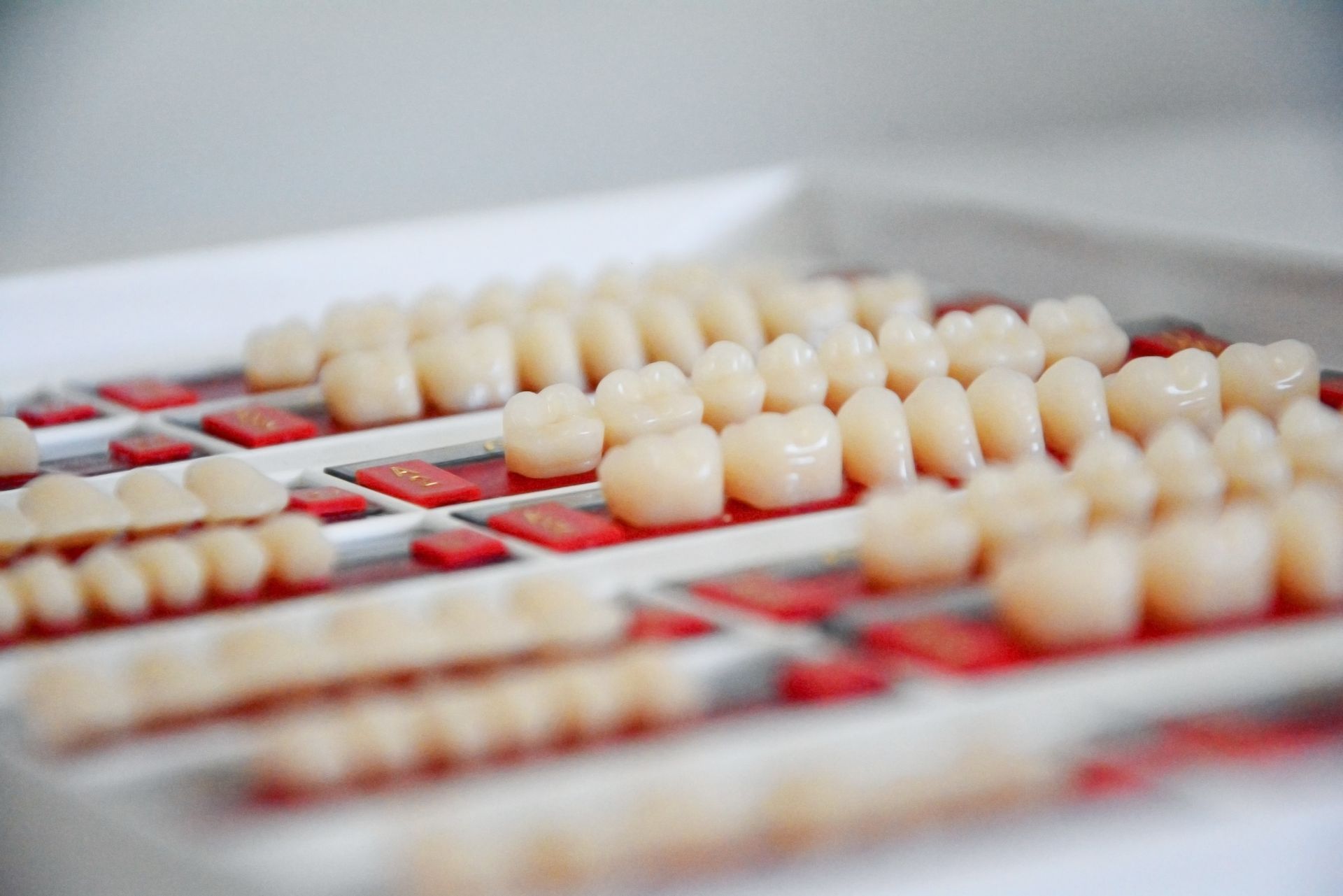  A comparison between Composite Bonding and dental veneers for smile improvements.