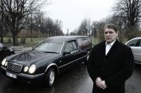 Apbedīšanas birojs, Bēres, apbedīšanas biroji, pakalpojumi, zārki, apbedīšana, Apbedīšanas biroji Rīgā, Apbedīšanas pakalpojumi Rīga, apbedīšanas birojs Liepājā, Diennakts morgs, morga pakalpojumi, Diennakts apbedīšanas pakalpojumi, serviss, birojs, cenas, Bēru ceremonija