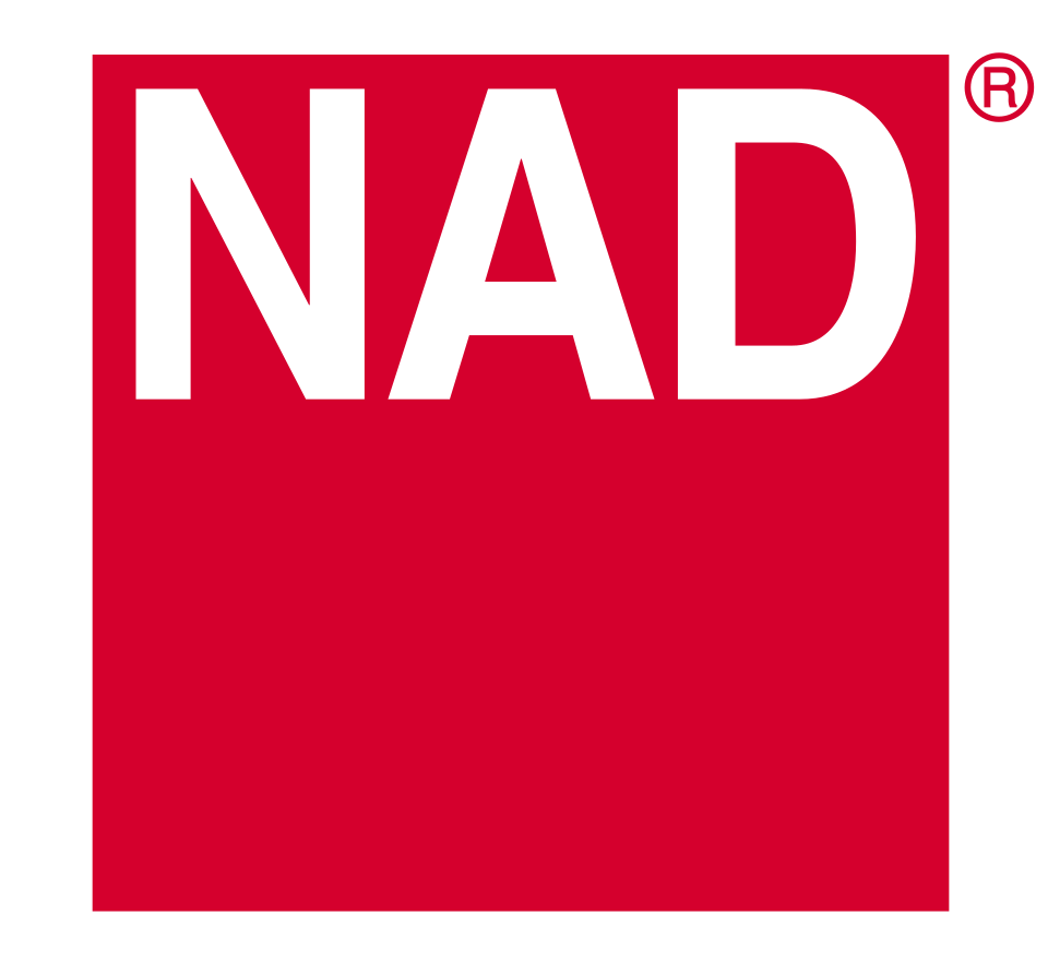 NAD-Logo in weißen Buchstaben auf rotem Quadrat mit kleinem Symbol für eingetragene Warenzeichen