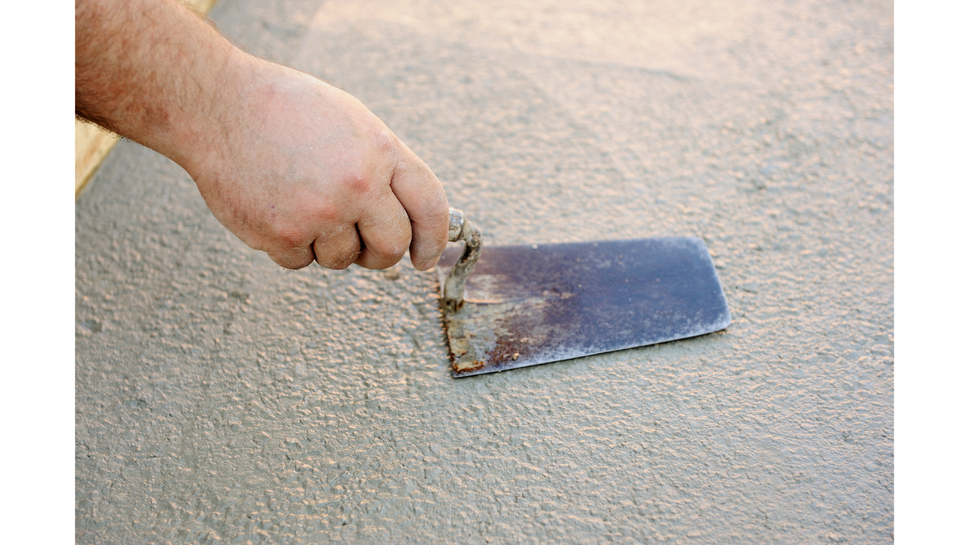 Mason hand tool applying stucco
