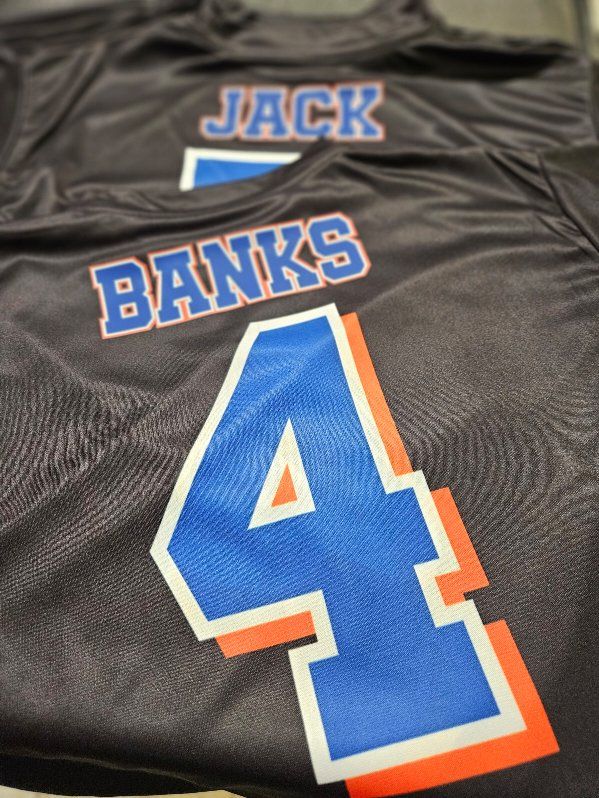 A black jersey with the name banks on it