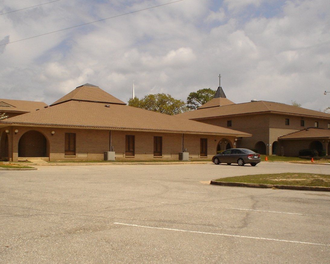 House with parking lot | Spanish Fort, AL | Gafford Roofing Repair