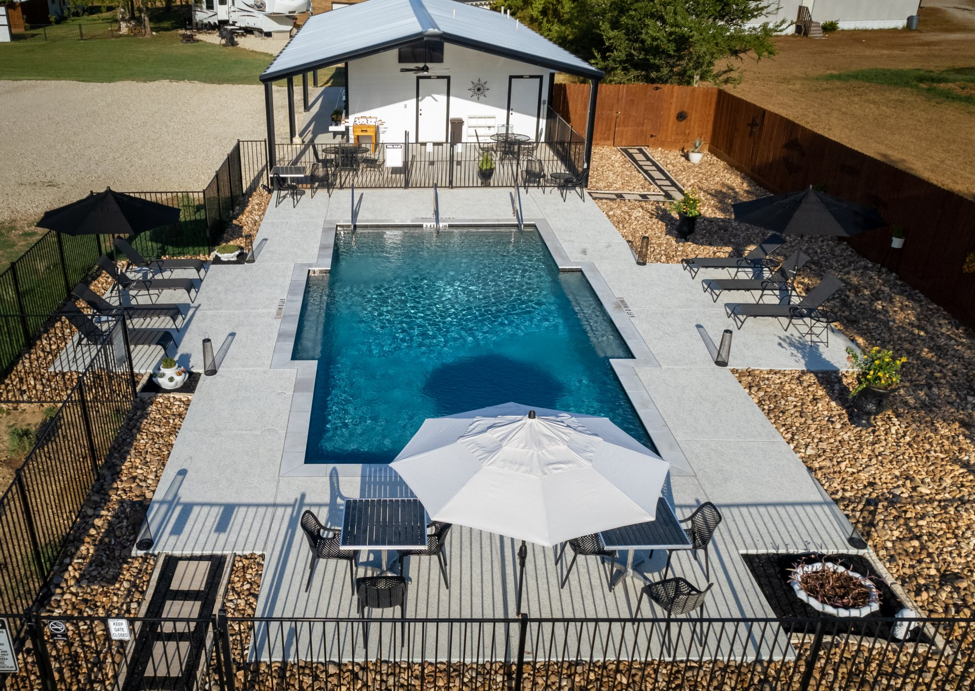 Short & Long Term Luxury RV Park
115 Three Hills Rd. Huntsville, Texas  