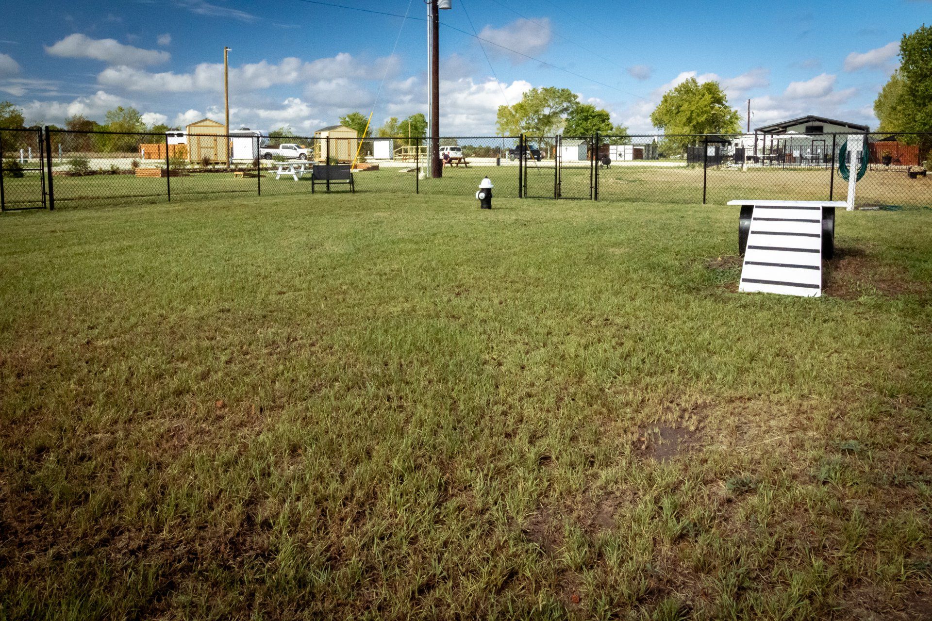 Short & Long Term Luxury RV Park
115 Three Hills Rd. Huntsville, Texas  