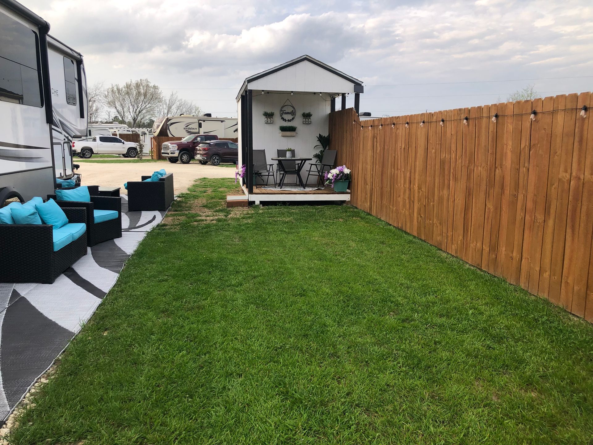 Short & Long Term Luxury RV Park
115 Three Hills Rd. Huntsville, Texas  