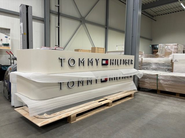 EPS interieurvormen als basis voor balie en 3D wand