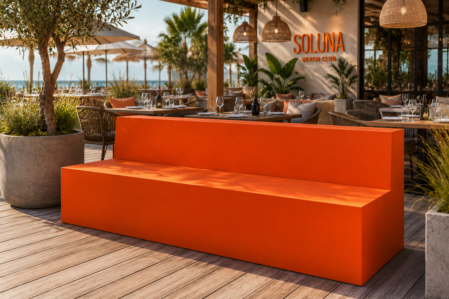 Polyester zitbank op maat voor luxe horeca terras