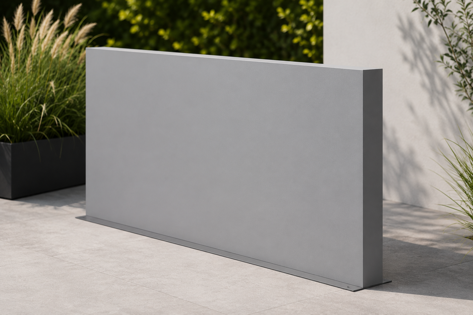 Moderne polyester tuinwand op maat in luxe tuin