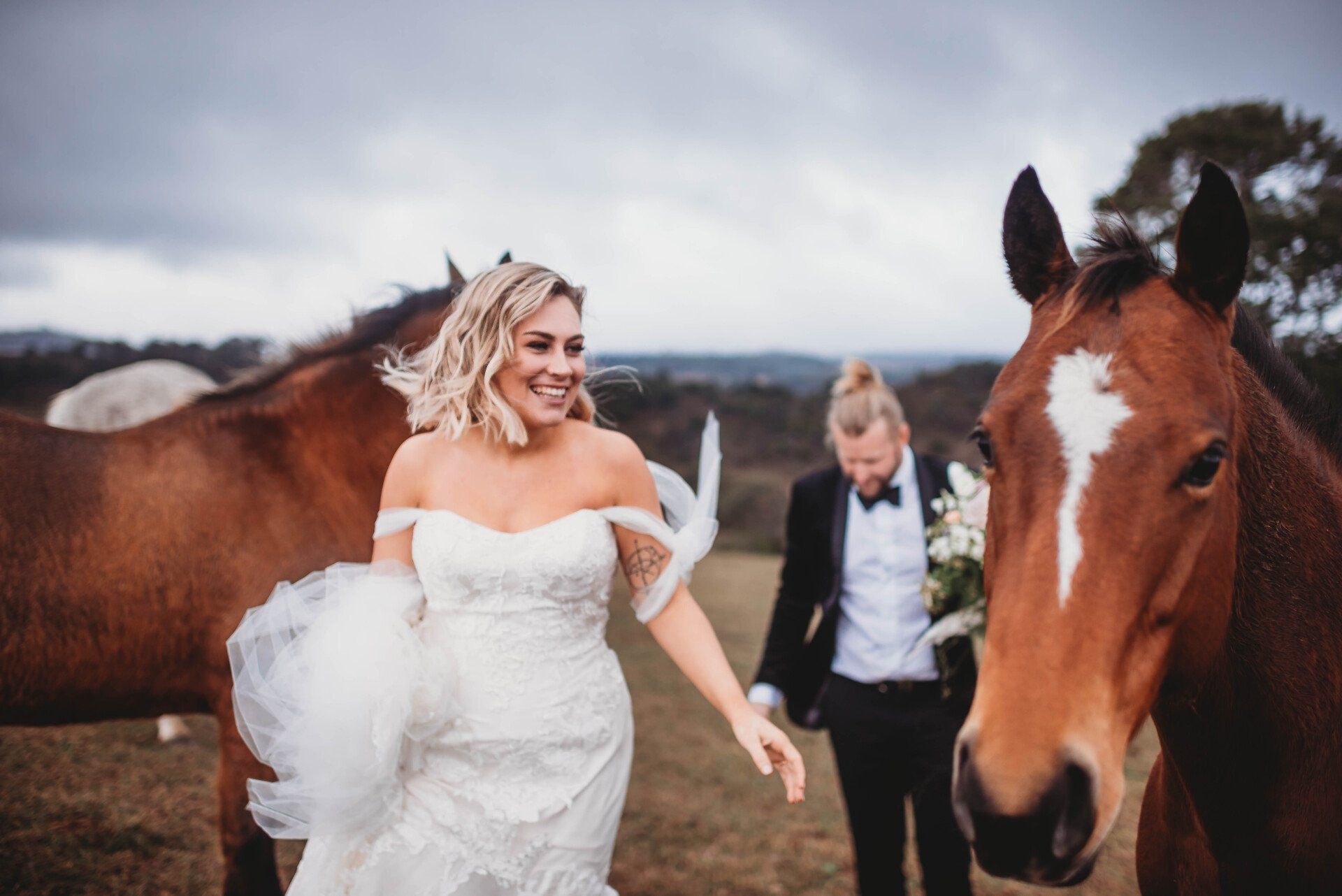 Greenvalley Field Bride and Groom with Horses