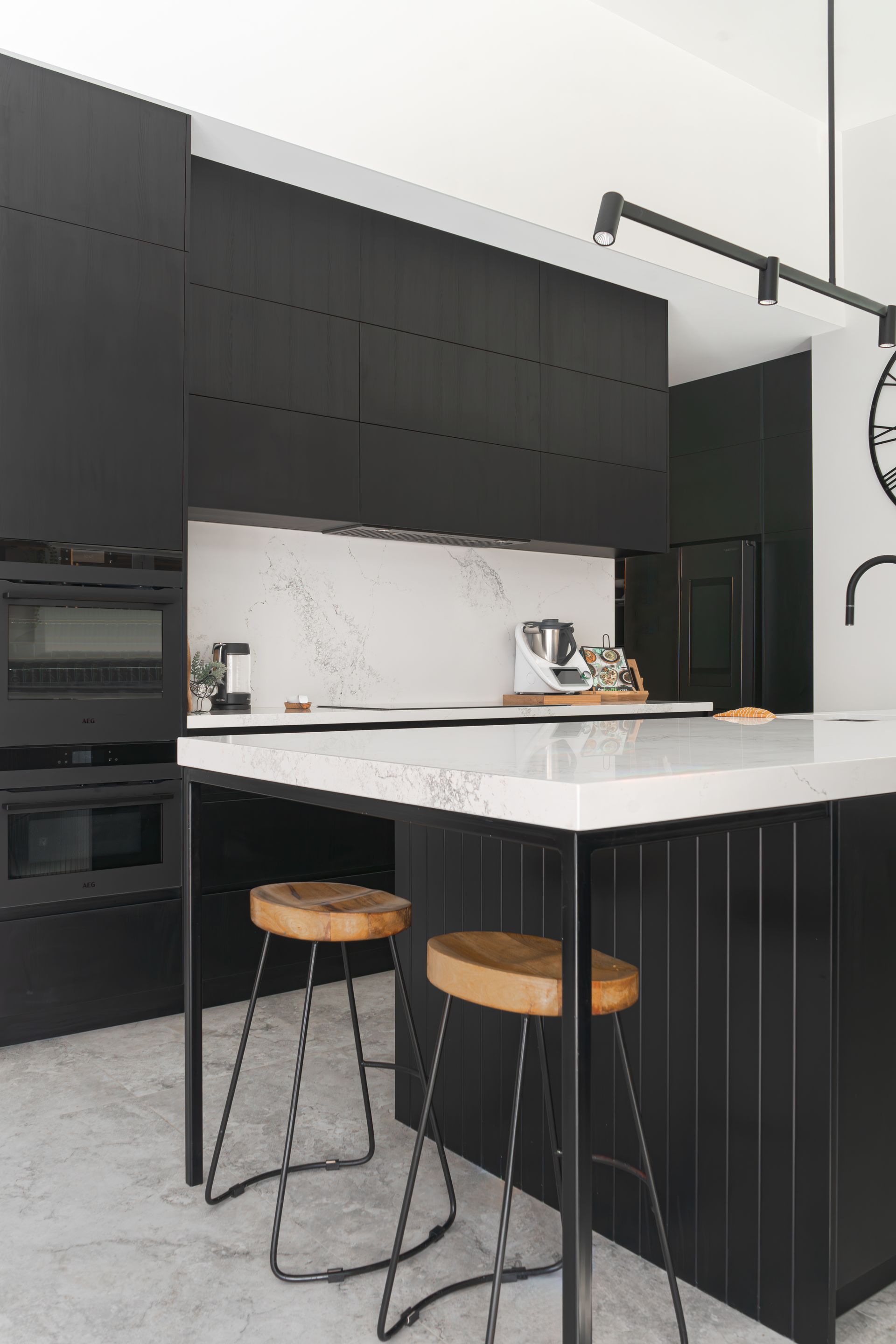 Kitchen design and kitchen renovations Newcastle. Call the kitchen king in Hunter Valley custom joinery design and kitchen renovations!