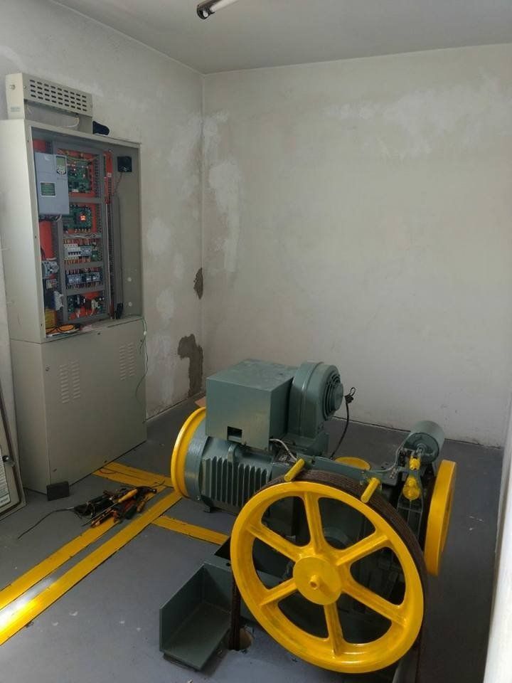 Casa de Máquina com comando e Máquina de Tração