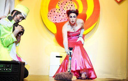 Red Queen, Alice, Erika Harris