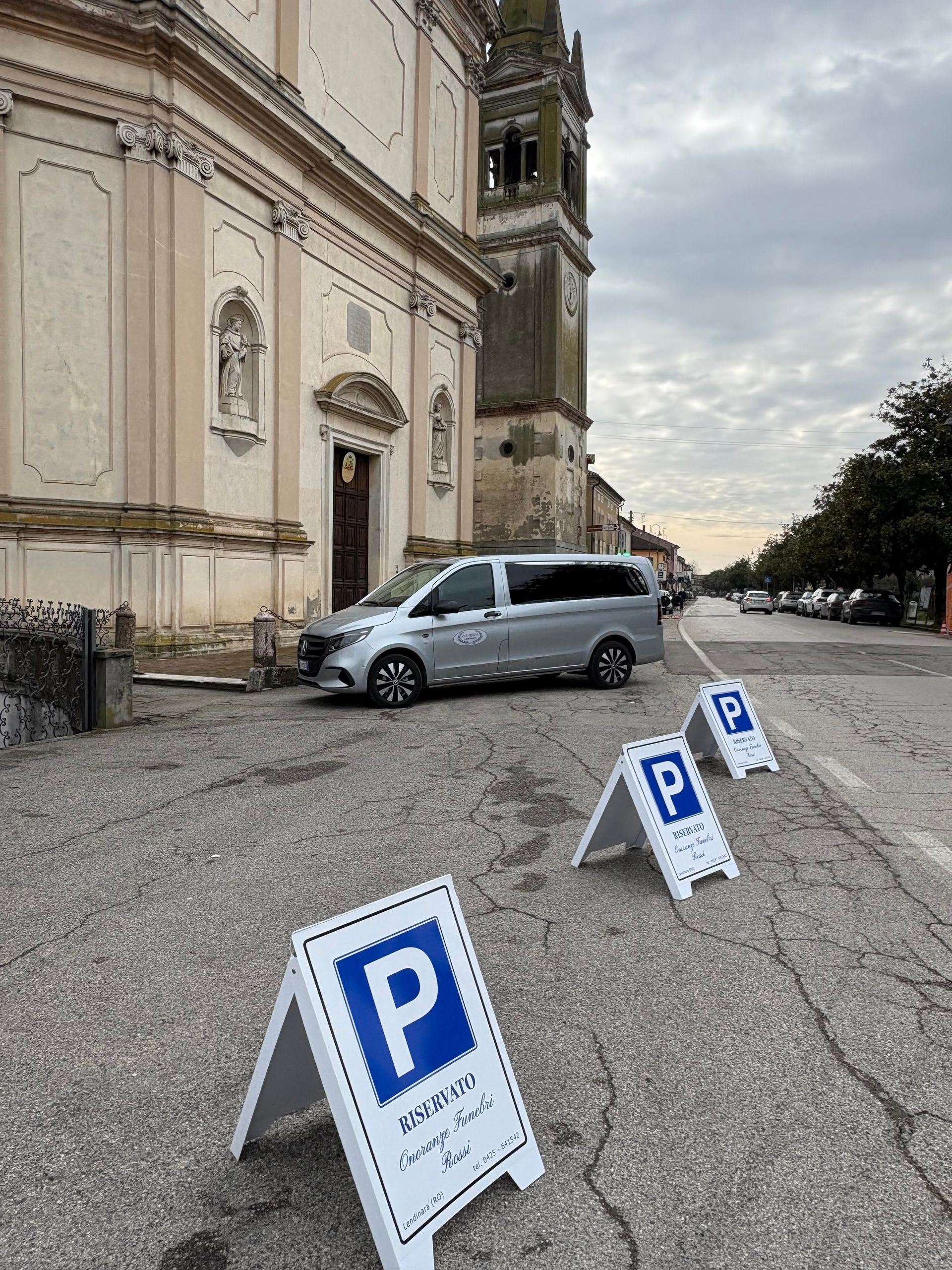mezzi per il trasporto della salma in Italia e all'estero