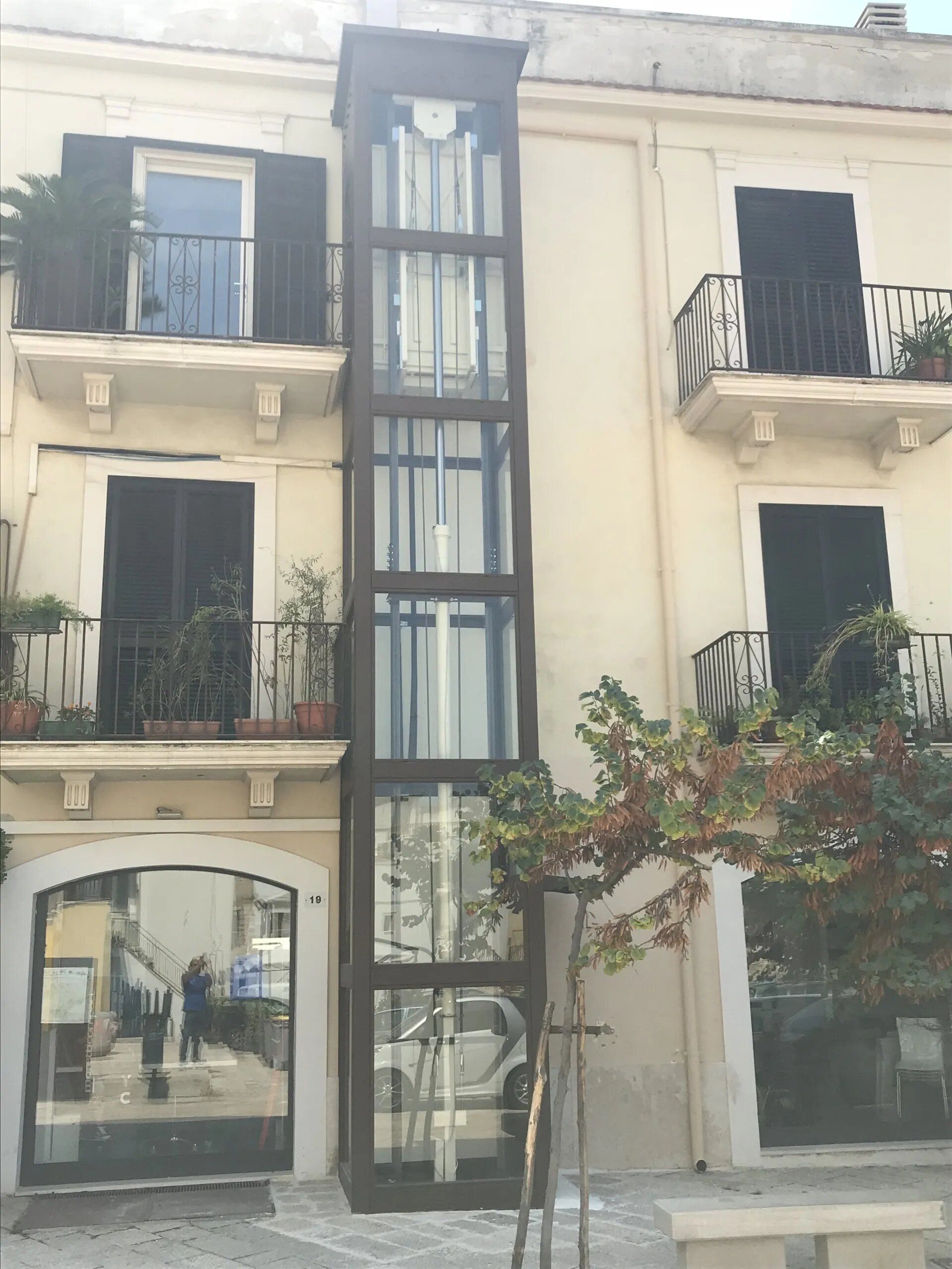 ascensore cortile condominio