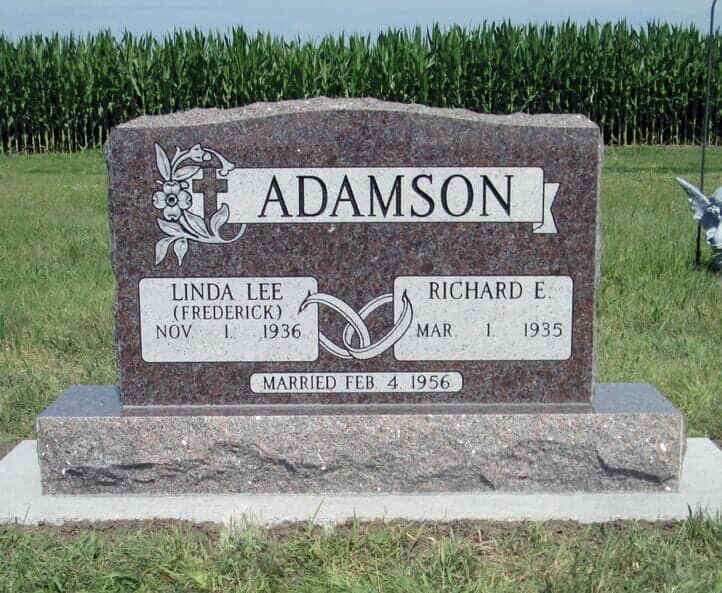 Companion monument in mahogany granite