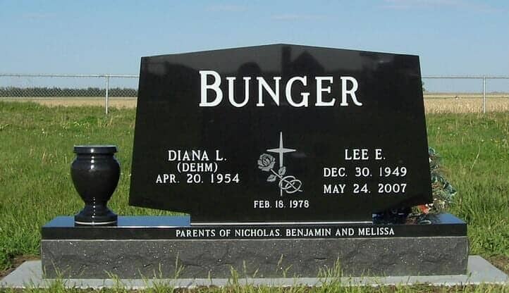 Companion monument in black granite with matching turned vase